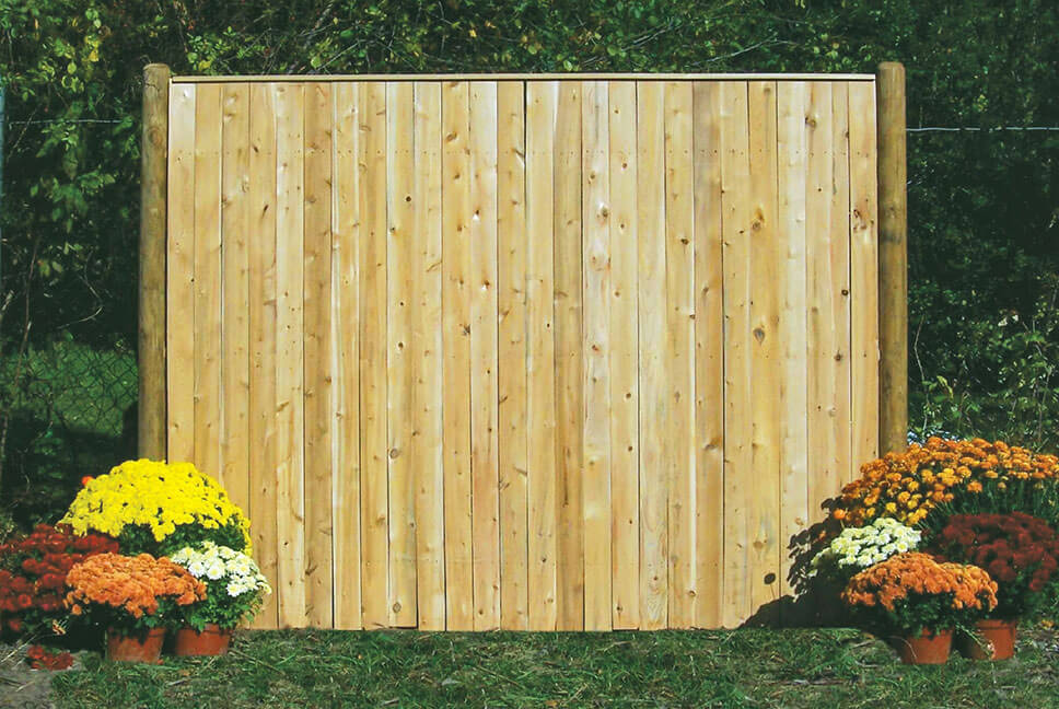 How to erect a Small Wooden Fence for more Privacy